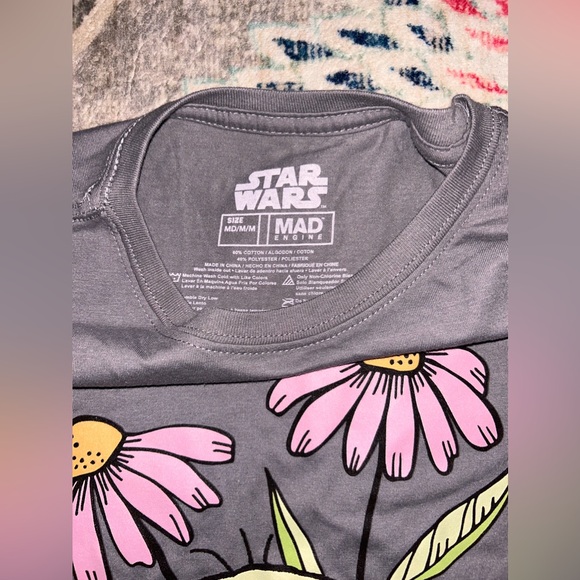 Baby Yoda T-Shirt - Picture 3 of 3